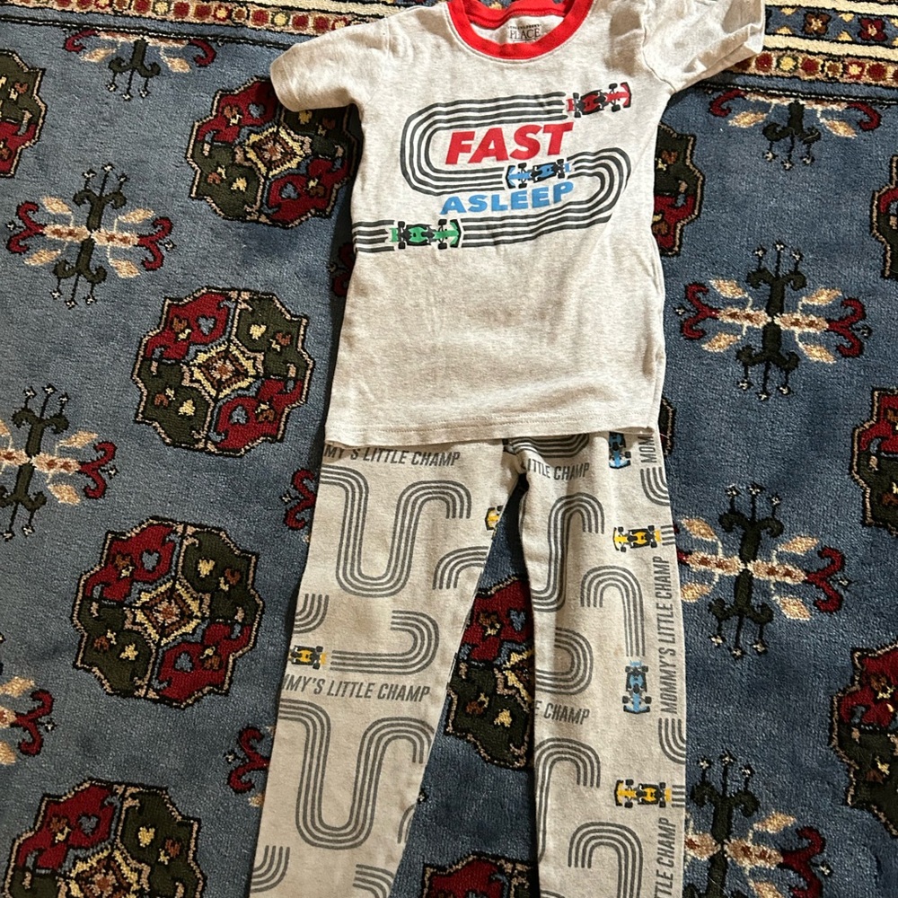 The Children's Place Fast Asleep Pajama Set - Gray and Red